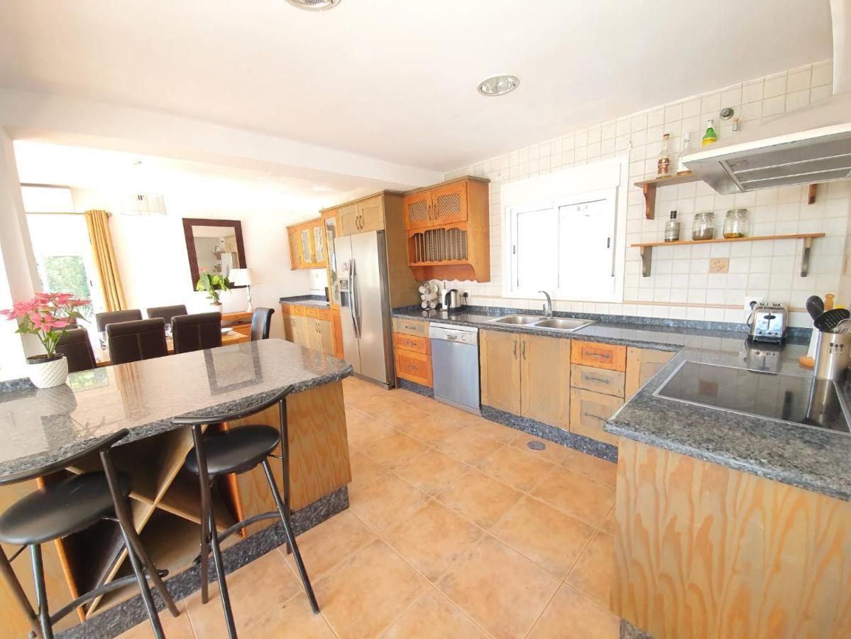 Beautiful 5 Bedroom Villa With Private Pool With Stunning Sea Views, Walking Distances To Shops Restaurants Beach Manilva Exterior foto